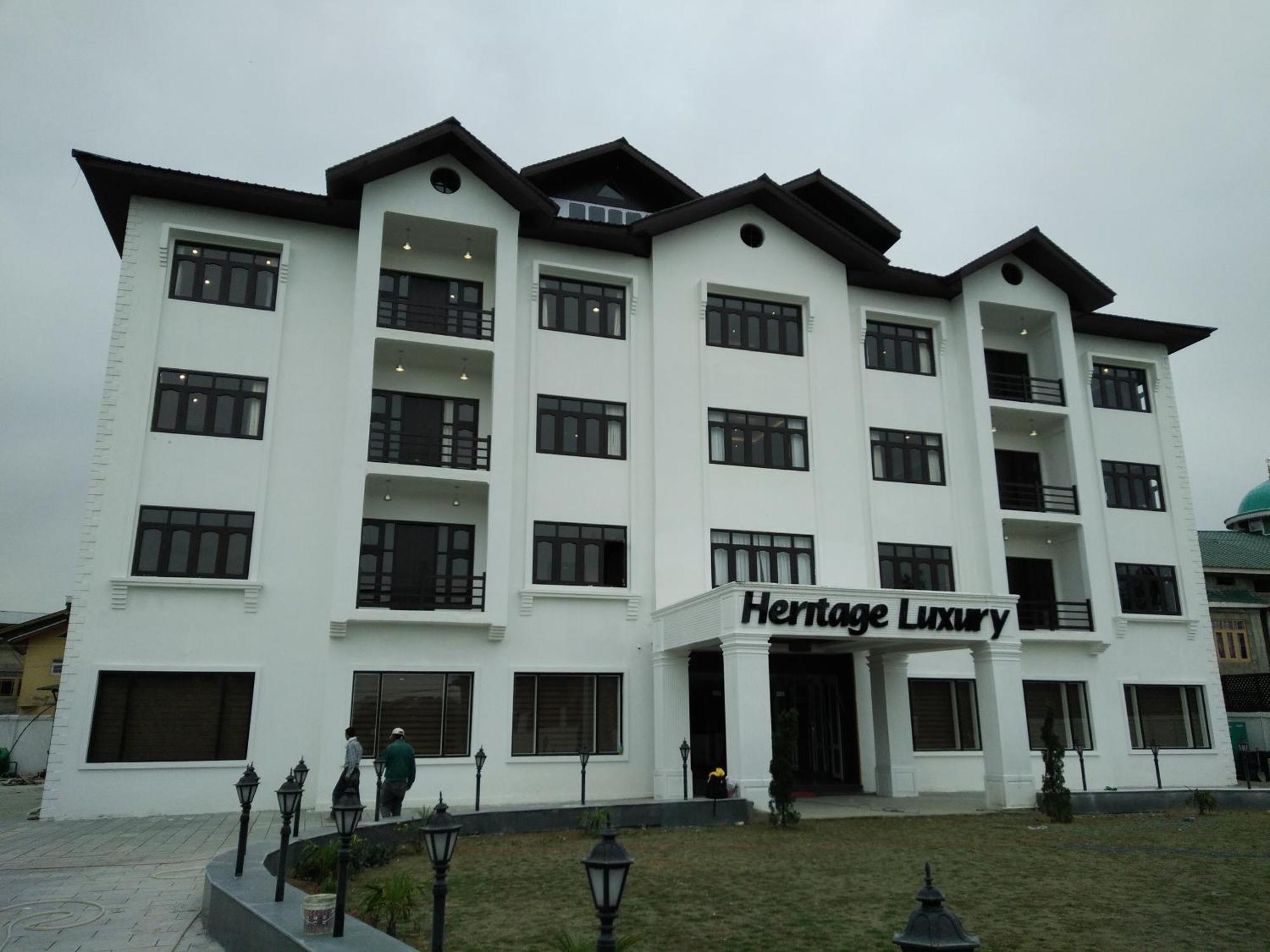 Heritage Luxury Srīnagar Esterno foto